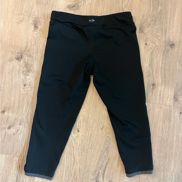 Champion Women’s Black and Gray Capri Leggings - Picture 3 of 3